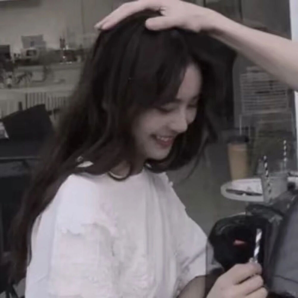 很喜欢被摸摸头说乖