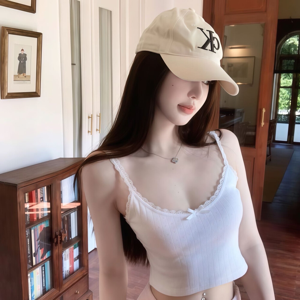 凌晨的海 难言的爱.
侵权删