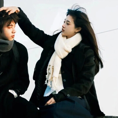 很喜欢被摸摸头说乖