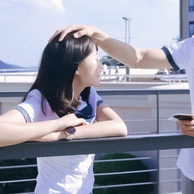 情侣头像，摸摸头