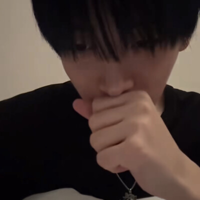 这女的疯了