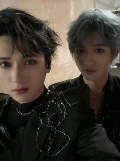 严浩翔宋亚轩合照