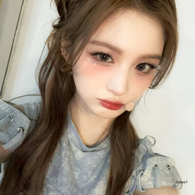  「妍汁有理」
你闯进了我的镜头我按下了永远⌯>ᴗo⌯