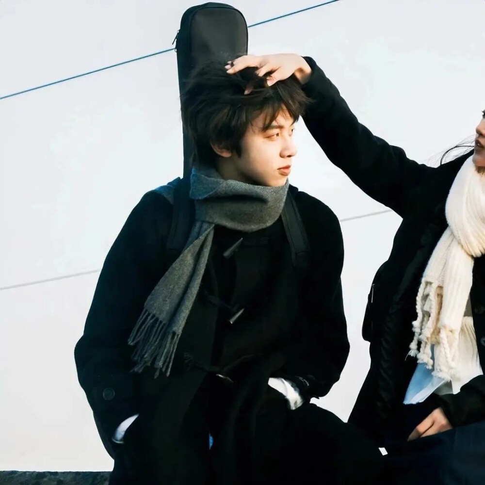 很喜欢被摸摸头说乖