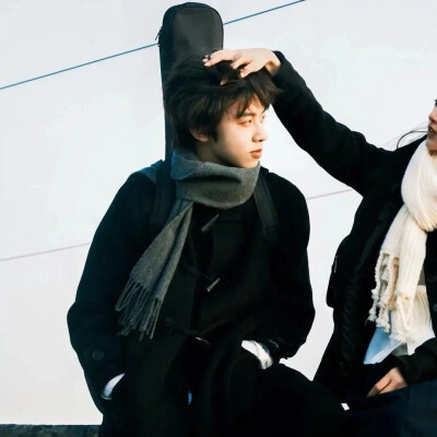 很喜欢被摸摸头说乖