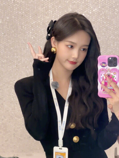 李一桐头像壁纸背景图