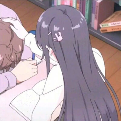 很喜欢被摸摸头说乖