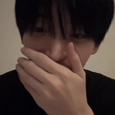 这女的疯了