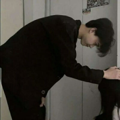 很喜欢被摸摸头说乖