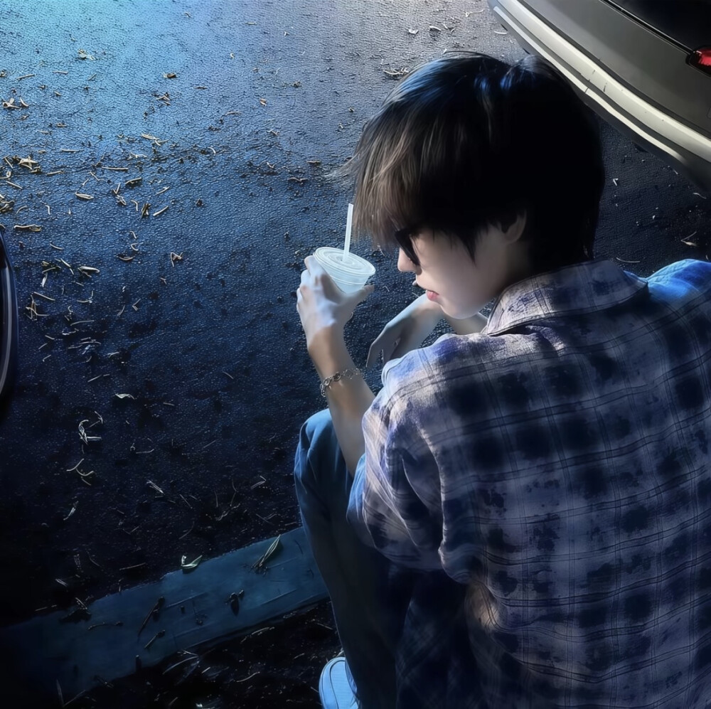 自截男头 拿图点赞关注