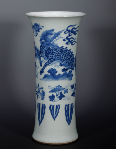 清顺治 青花麒麟纹筒瓶 
观复博物馆藏
