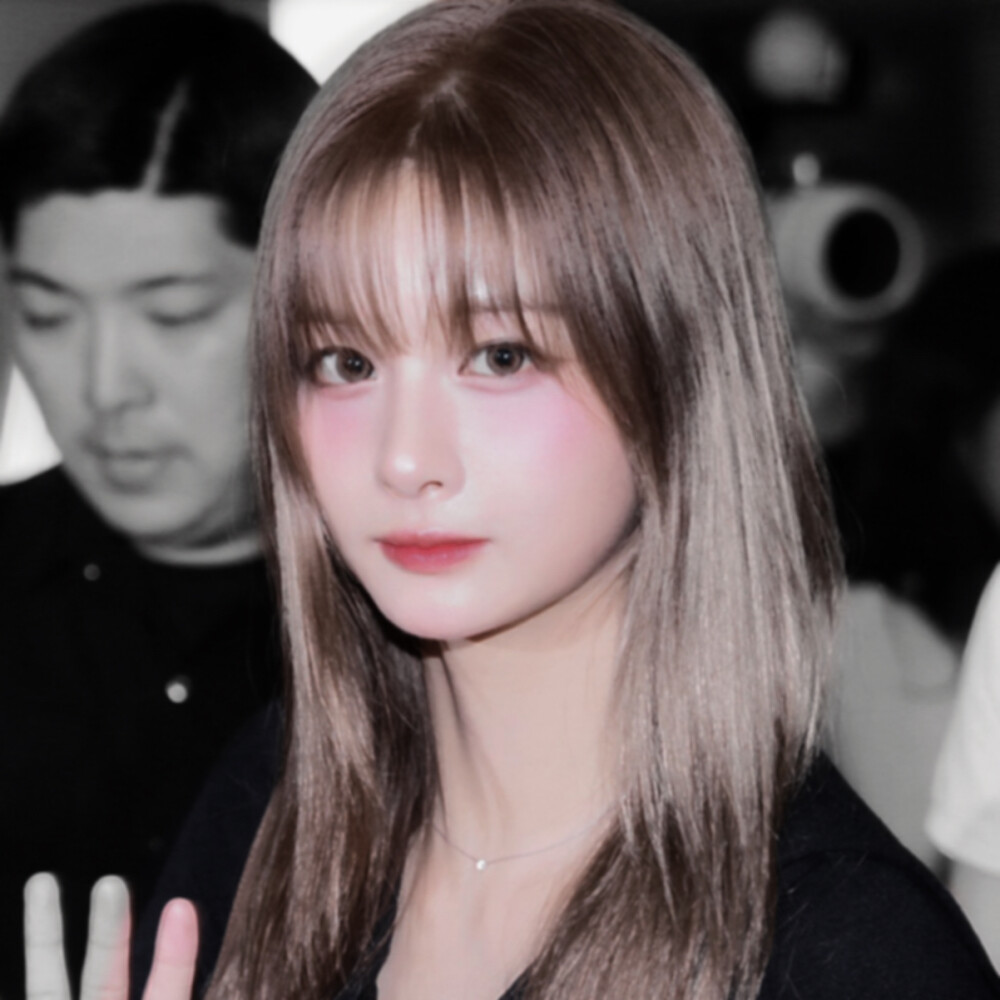 古山上 诞生沾满雪的花蕊