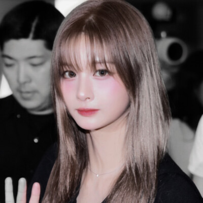 古山上 诞生沾满雪的花蕊