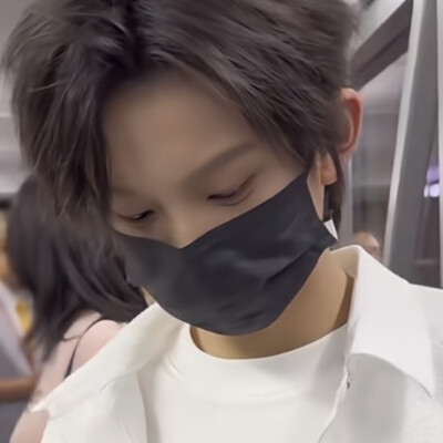 陈思罕
把额头给我露出来