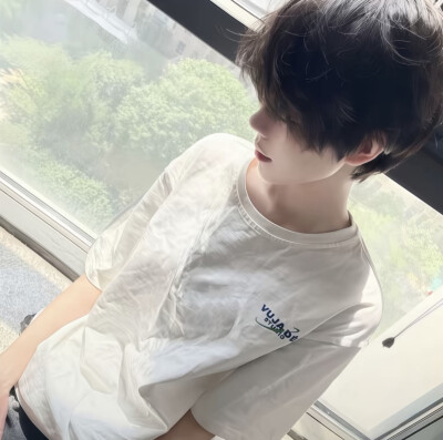 自截男头 拿图点赞关注