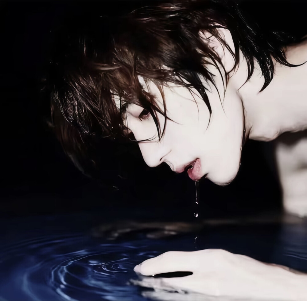 自截男头 拿图点赞关注