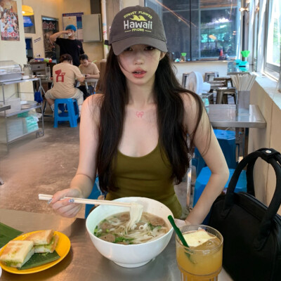 女
