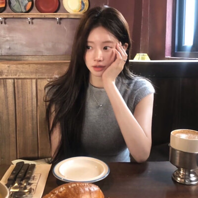 女