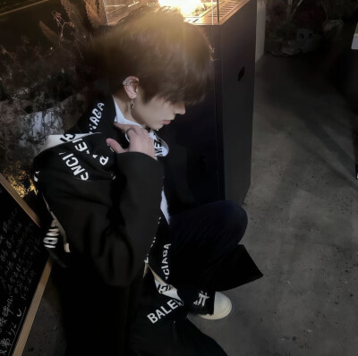 自截男头 拿图点赞关注