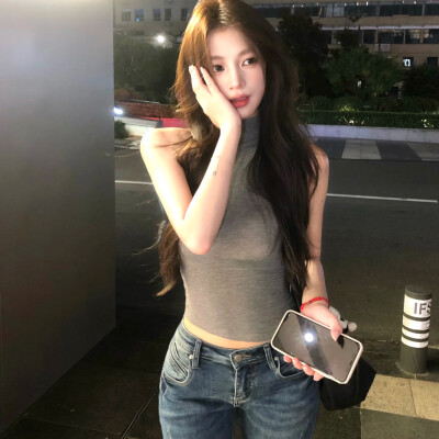 女