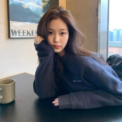 女