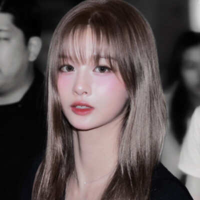 古山上 诞生沾满雪的花蕊