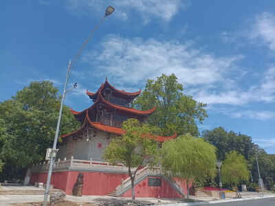 吉安风光欣赏：蓝天白云下的古青原台