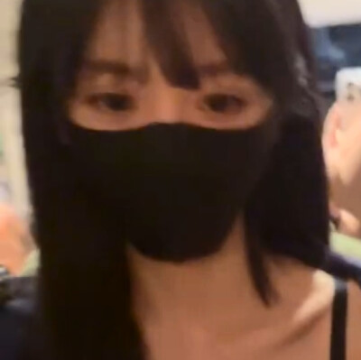 就这样喂喂雨点听着薇薇声