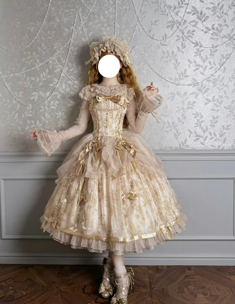 刷到这条金色款的也好好看哇，感觉段段和提拉摆都非常心动鸭
#lo安利 #lo #lo裙 