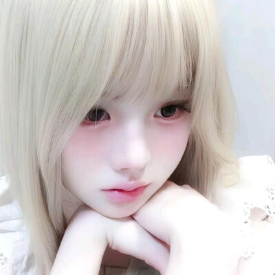 浅色系 女头 自拍头像