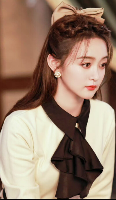 何泓姗
