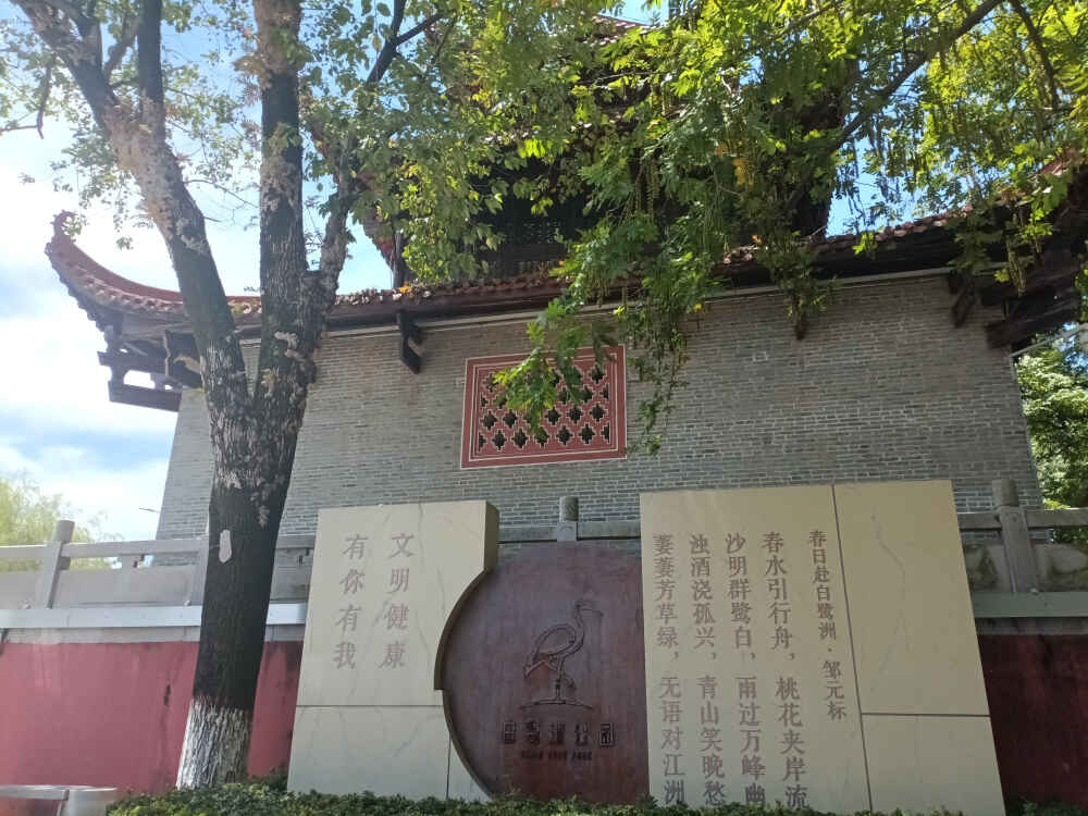 吉安风光欣赏：蓝天白云下的古青原台