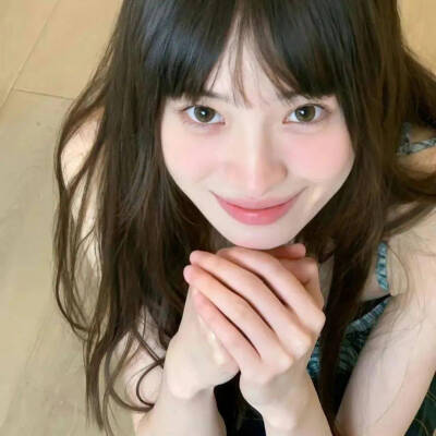 书上说每个女孩子都是公主 无论是住在破阁楼里还是城堡里