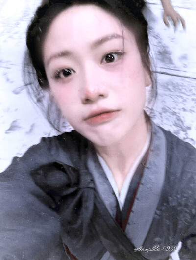 “今日与君同淋雪，此生也算共白头”