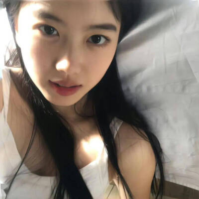 书上说每个女孩子都是公主 无论是住在破阁楼里还是城堡里