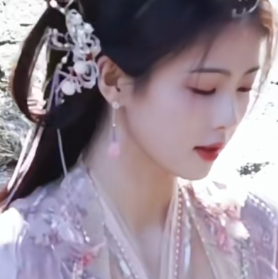 八月闷热碾碎玻璃糖霜