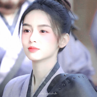 周也*
