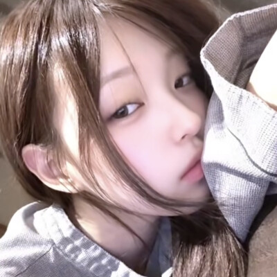 很需要拥抱 很需要依靠