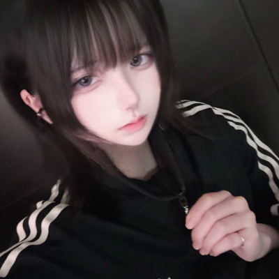阿迪女