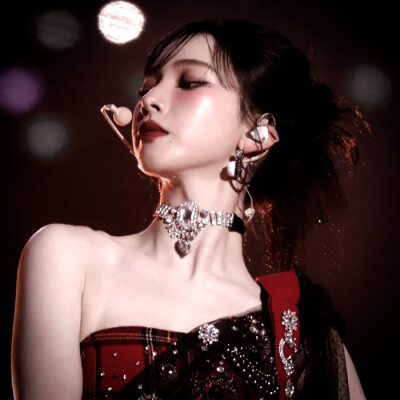 夜火”Colore notte染上银色发尾**Self imprisonment...