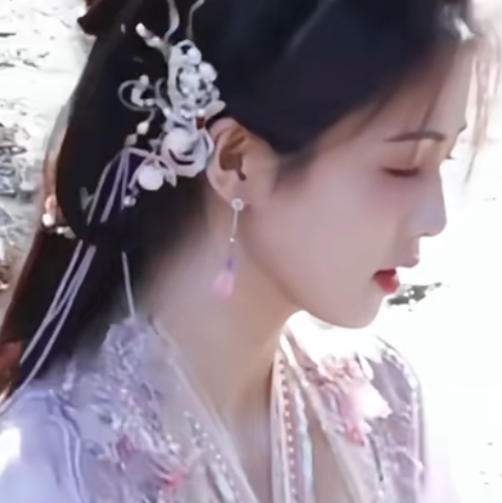 八月闷热碾碎玻璃糖霜