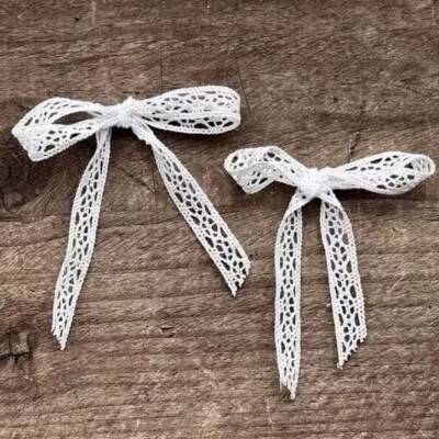 阁楼里那台老打字机每晚自动敲击、吐出的纸页写着“亲爱的伦纳德”…但墨迹总在日出前消失。黑猫蹲在那本书的书脊上、尾巴扫过的段落全都变成了海潮声。