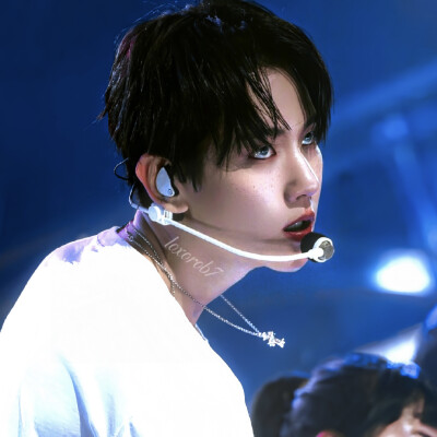 ： 好像一場蓄謀已久的雨淅淅瀝瀝下在我心裡，讓我的愛又一次像雨水溢出
