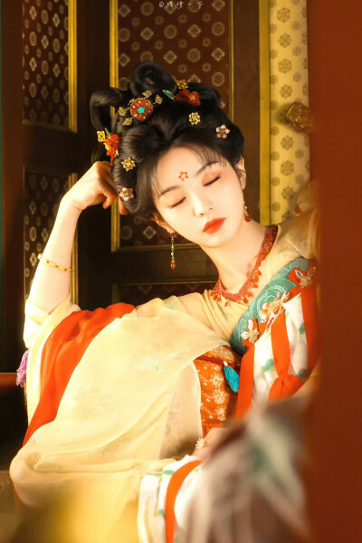 田曦薇 武祯