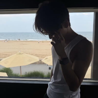 男生头像
人靠一个接一个的期待活着