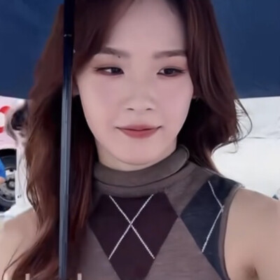 yiyi一拉一拉