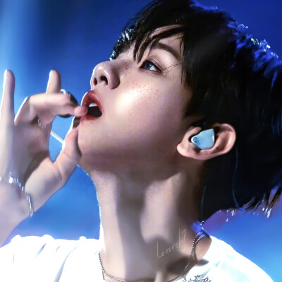 ： 好像一場蓄謀已久的雨淅淅瀝瀝下在我心裡，讓我的愛又一次像雨水溢出
