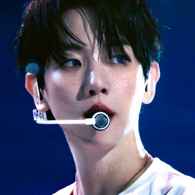 ： 好像一場蓄謀已久的雨淅淅瀝瀝下在我心裡，讓我的愛又一次像雨水溢出
