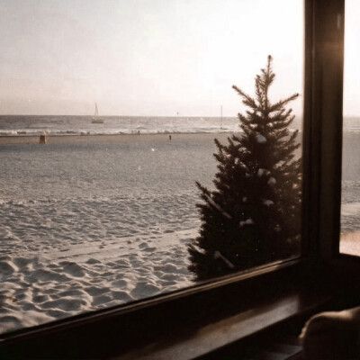 淹死在记忆的泪腺里却误以为走进爱的回南天