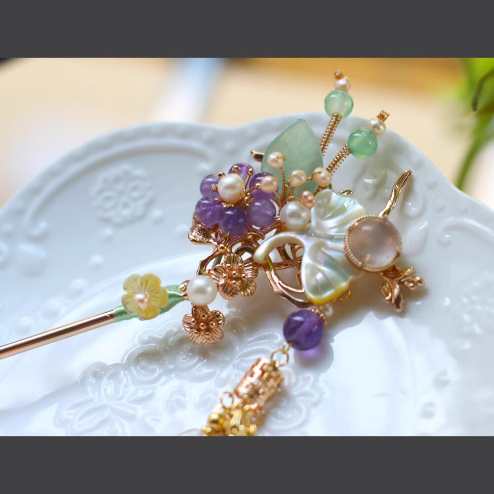 秋池，夜雨，芭蕉，棋一局，茶一盏。一灯一人影。